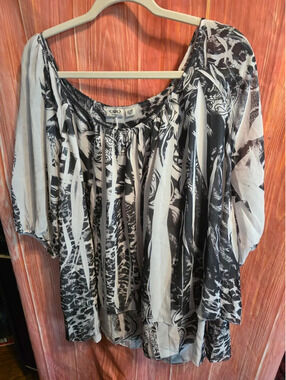Cato Woman Plus Size 26/28W Chiffon Tunic Top Black White Abstract Animal Print